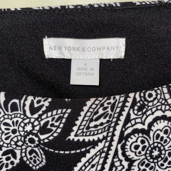 New York & Company | Color Block Damask Print Shift Dress - Picture 5 of 5